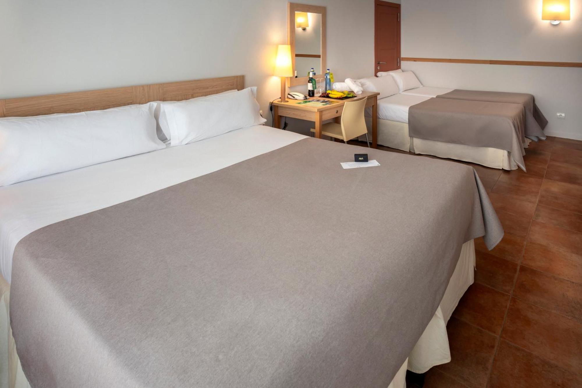 Hotel Vilar Rural D'Arnes By Serhs Hotels Sant Carles De La Rapita Room photo