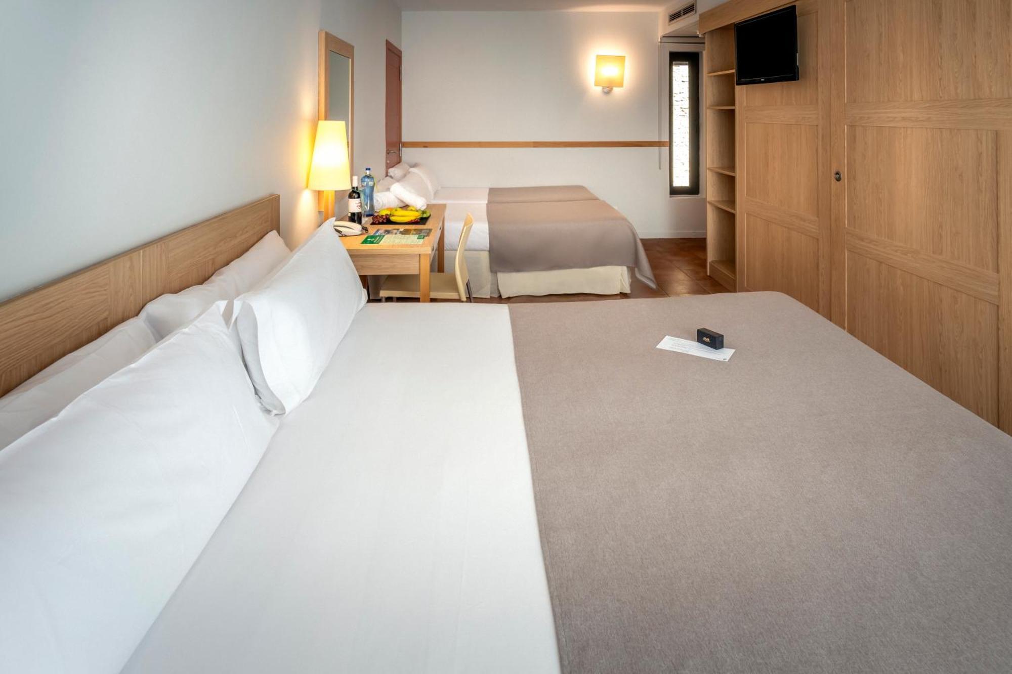Hotel Vilar Rural D'Arnes By Serhs Hotels Sant Carles De La Rapita Room photo