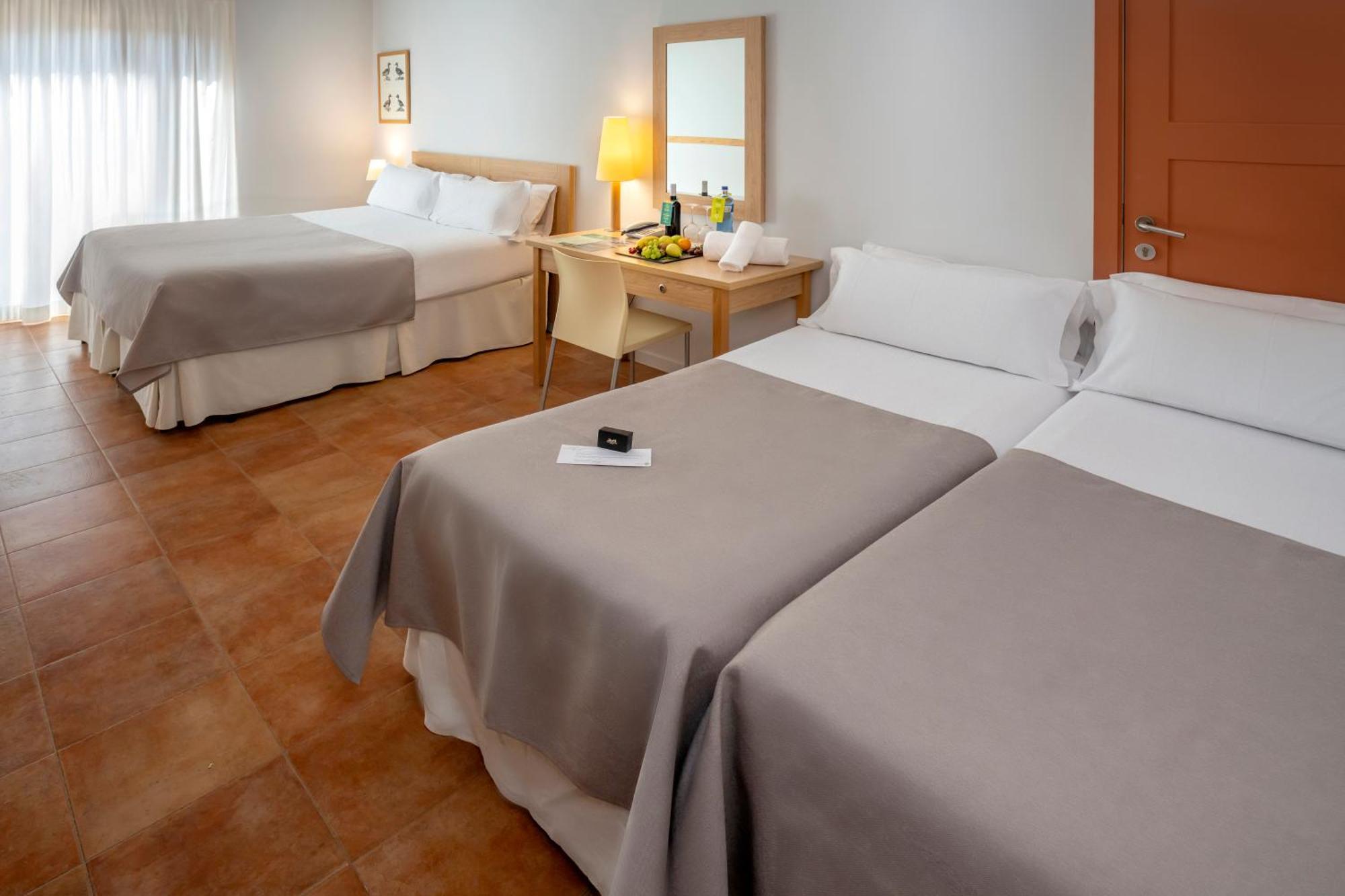 Hotel Vilar Rural D'Arnes By Serhs Hotels Sant Carles De La Rapita Room photo